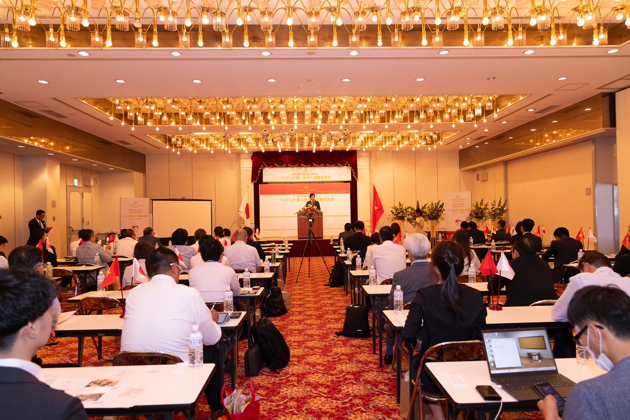 hoi-nhi-xuc-tien-nhan-luc-cham-soc-dieu-duong-viet-nhat-6