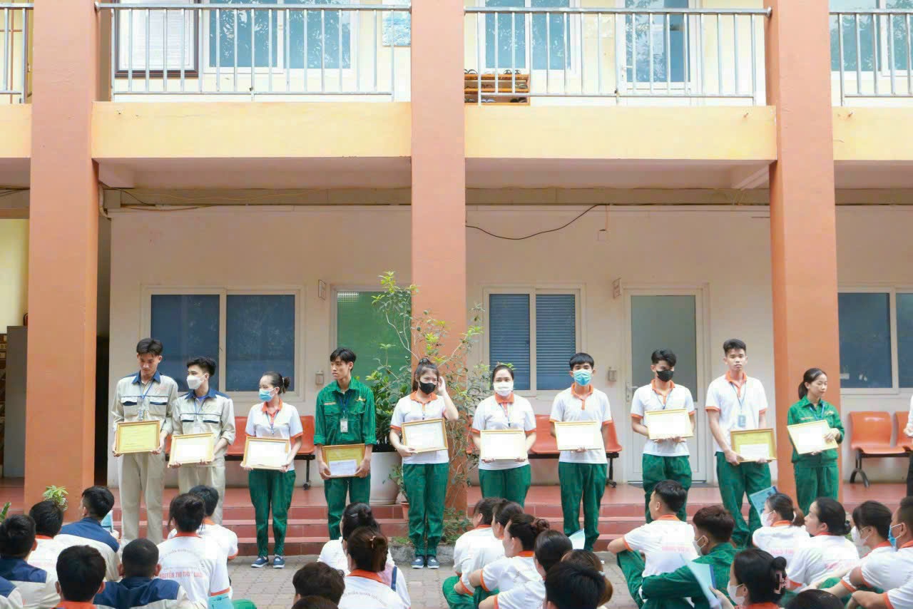 trao-chung-chi-n4-2 le-trao-bang-cho-hoc-vien-dieu-duong